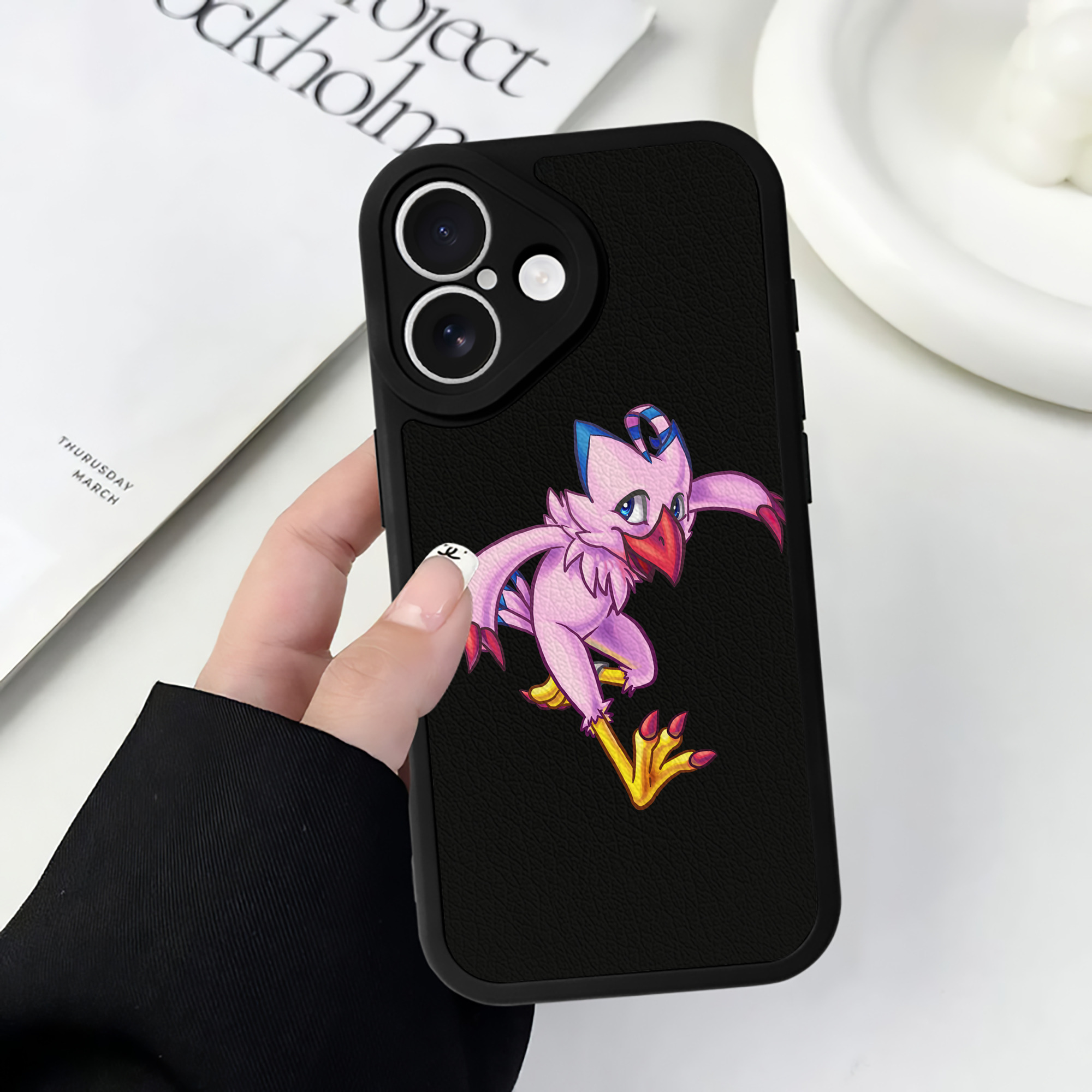 （画像用） Digimon デジタルモンスター/デジモン 【iPhone 16シリーズ対応】シリコンスマホケース（レザー調） 材質：シリコン